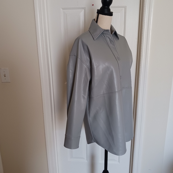 Aritzia Babaton Pelli Faux Leather Shirt Jacket in Marble Grey - Picture 5 of 14